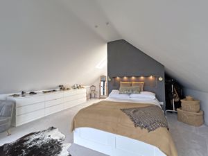 Photo 2- click for photo gallery